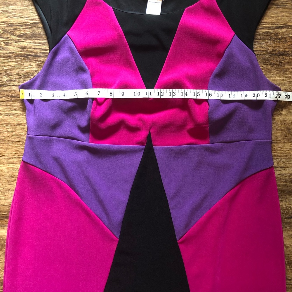 Color Block Body Contouring Dress - Picture 4 of 8